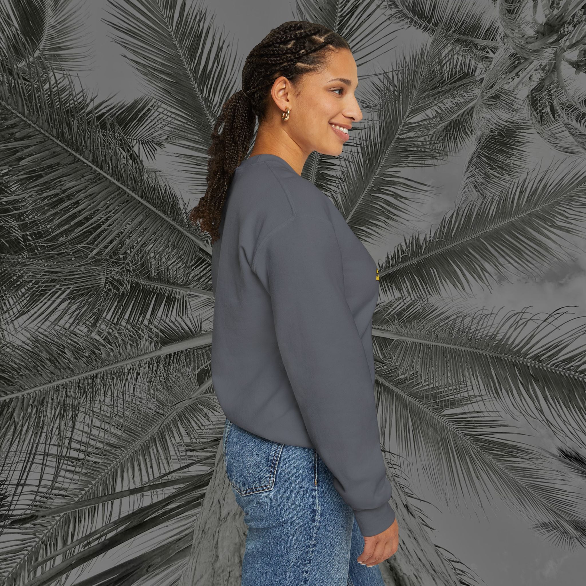 Peace Out, North Pole Edition - (UNSEX) Cozy Crewneck Sweatshirt – Aliento De Vida